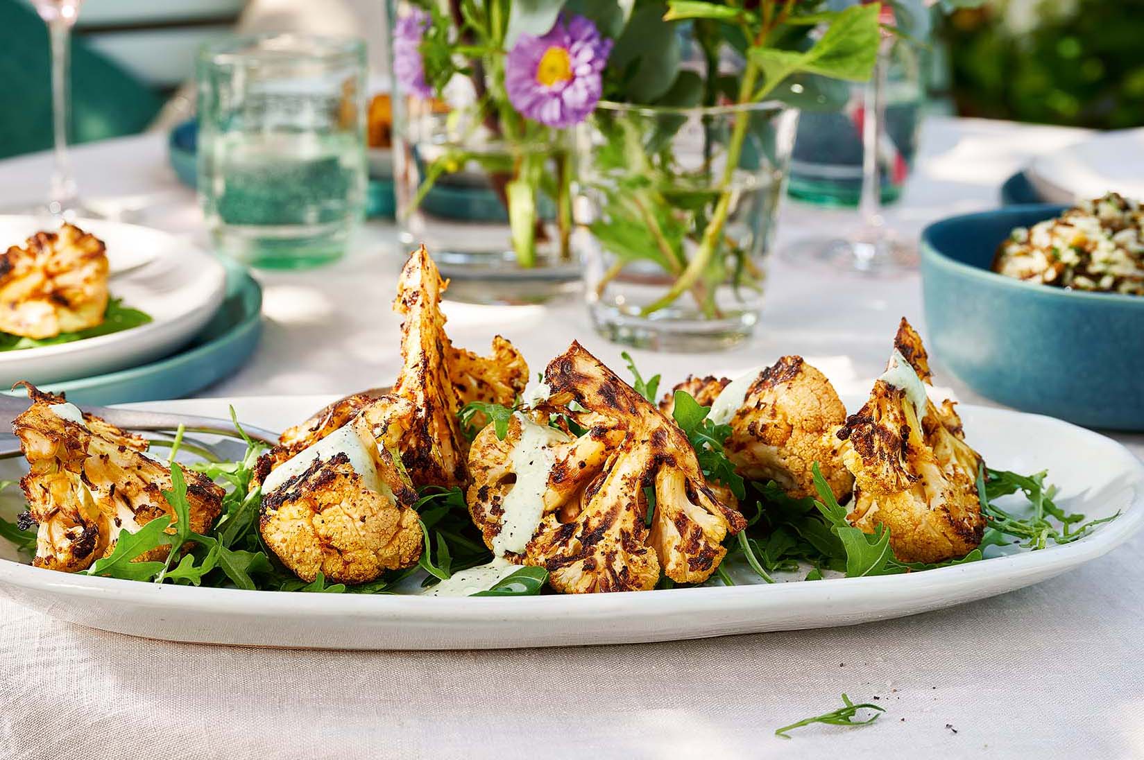 Grillierter Blumenkohl mit Rucola-Dip