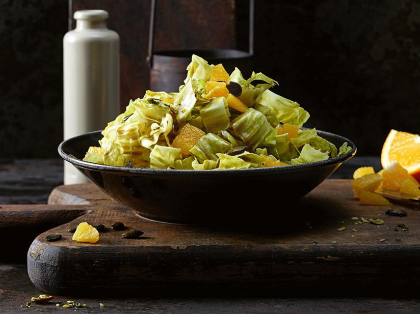 Zuckerhutsalat mit Orangen und Kürbiskern-Dressing